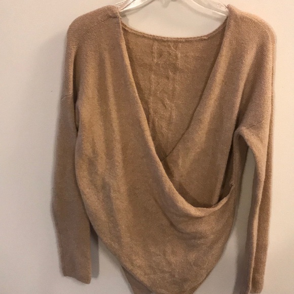 Tan colored sweater size Small - Picture 1 of 3